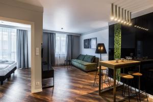 Posteľ alebo postele v izbe v ubytovaní Apartamenty Nowa Kamienica Częstochowa Centrum Szymanowskiego 22A