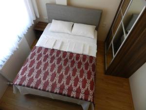 A bed or beds in a room at Hagia Sophia Apartment