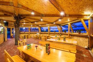Restaurace v ubytování Debeli Dab