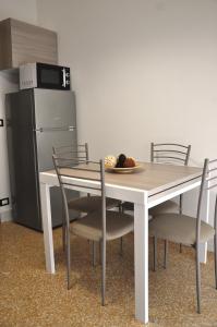 A kitchen or kitchenette at VIALE REPUBBLICA 307 2