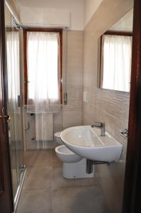 A bathroom at VIALE REPUBBLICA 307 2