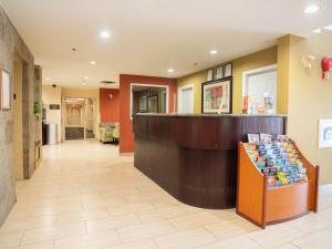 a lobby of a store with a cashier and a counter at Prestige Aberdeen Lodge Kamloops in Kamloops