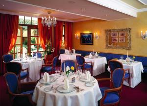 ห้องอาหารหรือที่รับประทานอาหารของ Romantik Hotel Bülow Residenz