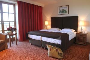 Postel nebo postele na pokoji v ubytování Hotel Zamek Bobolice