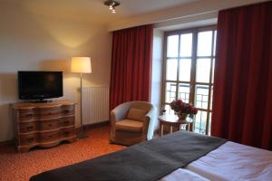 Postel nebo postele na pokoji v ubytování Hotel Zamek Bobolice