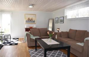 Khu vực ghế ngồi tại Three-Bedroom Holiday Home In Lottorp