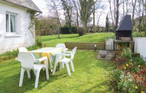 Κήπος έξω από το Lovely Home In La Chapelle En Juger