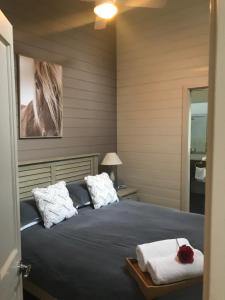 
A bed or beds in a room at Two Truffles Cottages
