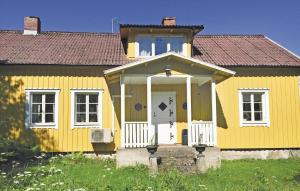 Amazing Home In Markaryd With 4 Bedrooms, Sauna And Indoor Swimming Pool