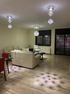 Posezení v ubytování Chalet moderno con PISCINA en Calafell