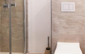 a shower stall with a toilet in a bathroom at Nice Apartment In Heringsdorf-Süssau in Rosenfelde