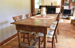 Η κουζίνα ή μικρή κουζίνα στο Beautiful Home In Bagnoles De L'orne