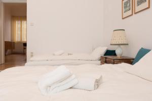 Łóżko lub łóżka w pokoju w obiekcie Vintage Design Apartment