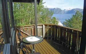 
En balkong eller terrasse på Holiday home Lavik Vattekar
