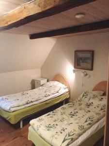 a room with two beds in a room with at Bo i Remmarlöv in Eslöv