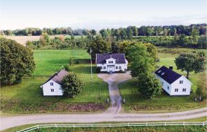 Foto dalla galleria di Beautiful Home In Dalum With Kitchen a Tomten