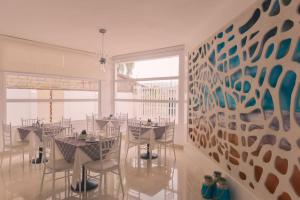 A restaurant or other place to eat at Hotel Casa Arnaldo "Esmeraldas"