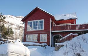 4 Bedroom Lovely Home In Svolvr trong mùa đông