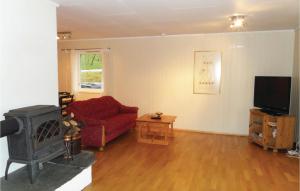 Зона вітальні в 3 Bedroom Cozy Home In Eidfjord