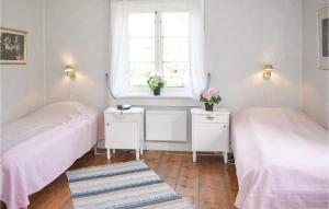 Llit o llits en una habitació de 3 Bedroom Awesome Home In Mariannelund
