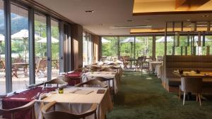 Restaurace v ubytování Kamikochi Hotel Shirakabaso + 37 fotografií