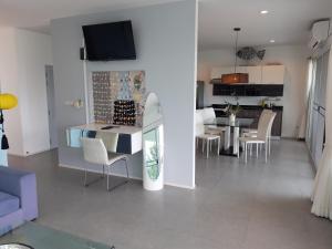 Istumisnurk majutusasutuses Padel Phangan Suite