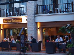 Restorāns vai citas vietas, kur ieturēt maltīti, naktsmītnē Palmview Resort