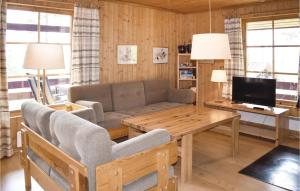 Зона вітальні в Cozy Home In Lofsdalen With House A Mountain View