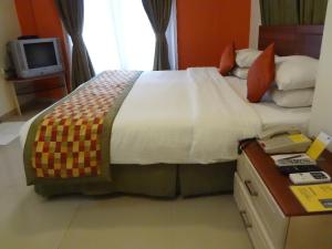 Postel nebo postele na pokoji v ubytování Nestor Hotel, Mumbai
