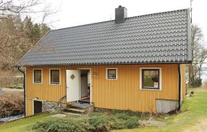 KällsjöにあるCozy Home In Ullared With House Sea Viewのギャラリーの写真