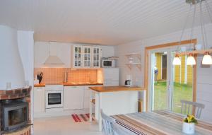 Holiday home Ronneby *LXXXV * tesisinde mutfak veya mini mutfak