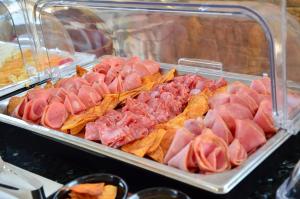 Makanan di atau di tempat lain dekat hotel