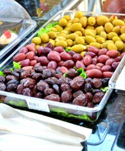 Makanan di atau di tempat lain dekat hotel