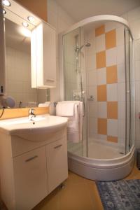 Een badkamer bij Villa Iris Apartments