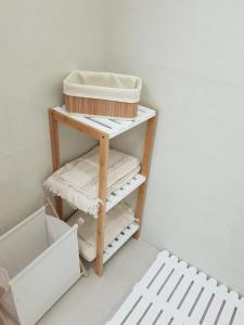 a small kitchen with a shelf and a basket at Luxury Studio Anis 1 in Mamaia Sat/Năvodari