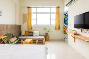 TV a/nebo společenská místnost v ubytování Cozy Green Guesthouse