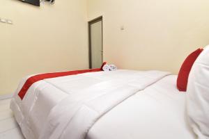 Letto o letti in una camera di RedDoorz Plus @ Singaraja