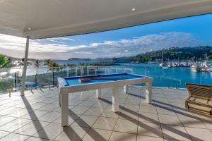 una mesa de billar en un balcón con vistas al agua en Pavillions Penthouse 25 - 4 Bedroom Luxury Ocean View Hamilton Island, en Hamilton Island