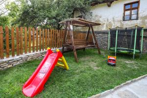 Children's play area sa Тодорината къща