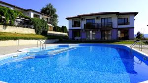 Imagen de la galería de Вила Хармони Хилс B01 - Harmony Hills Villa B01, en Rogachevo