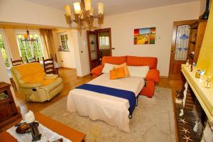 Kép Arenales Great Home with AC, Pool and Barbecue szállásáról Arenales del Solban a galériában