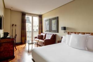 a hotel room with a bed and a chair at Hotel Villa Real, a member of Preferred Hotels & Resorts in Madrid +53 photos