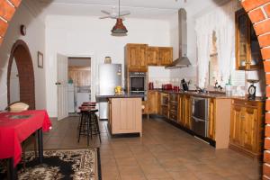 A cozinha ou kitchenette de Kimba Travellers' Haven