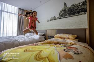 Voodi või voodid majutusasutuse Wyndham Grand Plaza Royale Yuzhou Xiamen Wuyuan Bay toas