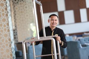 Персонал Hotel Santika Gresik