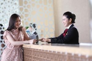 Персонал Hotel Santika Gresik