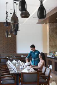 Гости Hotel Santika Gresik