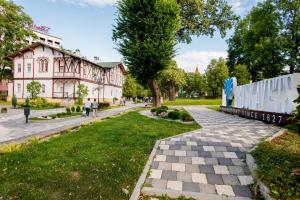 a park in front of a large building at Villa Viktoriya Hotel in Truskavets