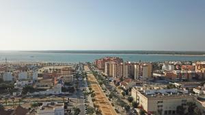 an aerial view of a city with the ocean at Apto Terrazas 3 Rooms 2 baños Cabildo Playa Parking in Sanlúcar de Barrameda