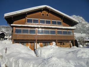 バート・ヒンデラングにあるFerienwohnung Holzheyの雪山家